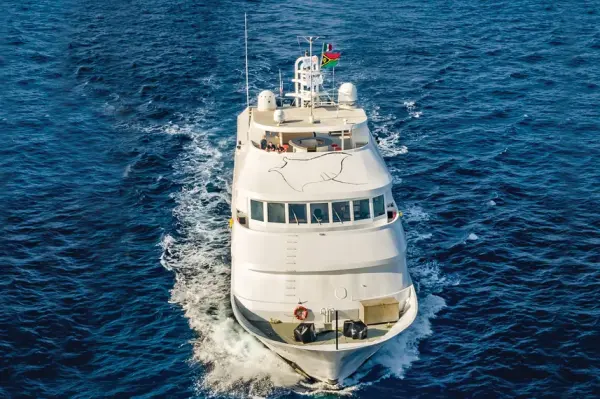 belle-amie-at-sea-002