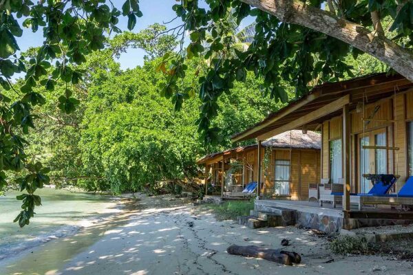 Indonesia-Wildlife-Tours_Accommodation_Sali-Bay-Resort_25-2048x1364