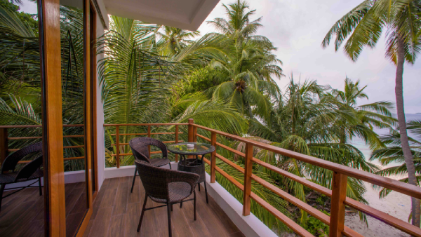 Kiha-Beach-Dharavandhoo-5