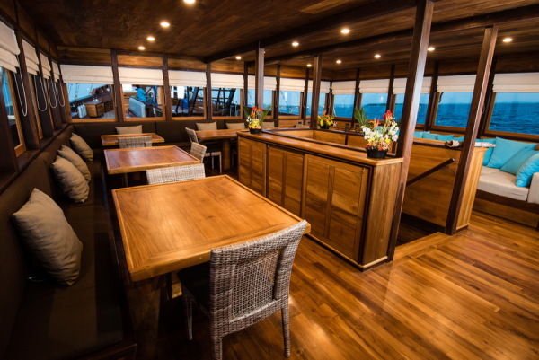 samambaia-liveaboard-04-lounge