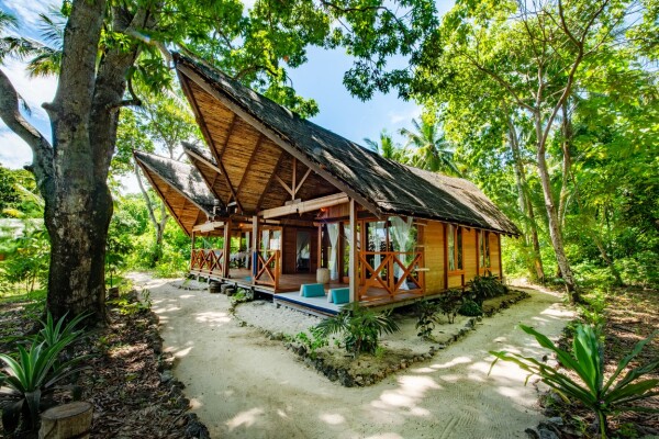 secret-retreats-metita-ach-dive-resort-family-01