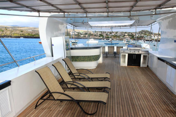 sundeck-loungers-humboldt-explorer-galapagos-explorer-ventures-liveaboard-divingw857h570crwidth857crheight570