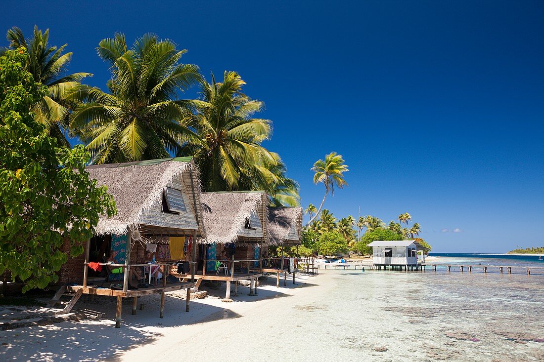 71335549-Lagoon-of-Tetamanu-Village-Fakarava-Tuamotu-Archipel-French-Polynesia