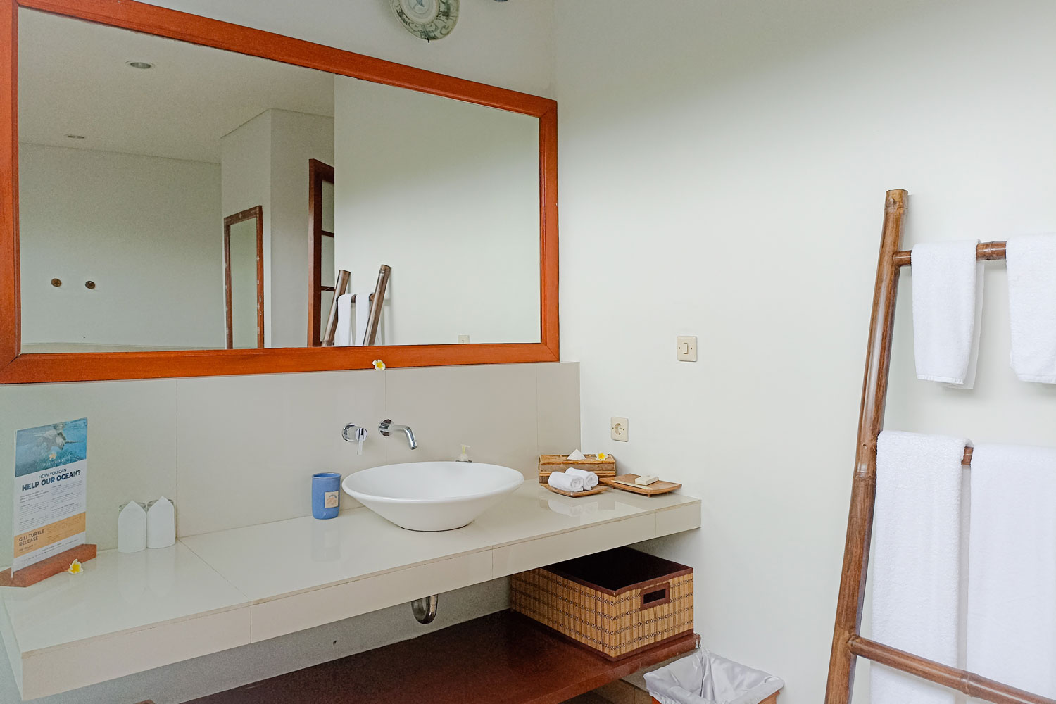 Almarik-Superior-Bathroom-01
