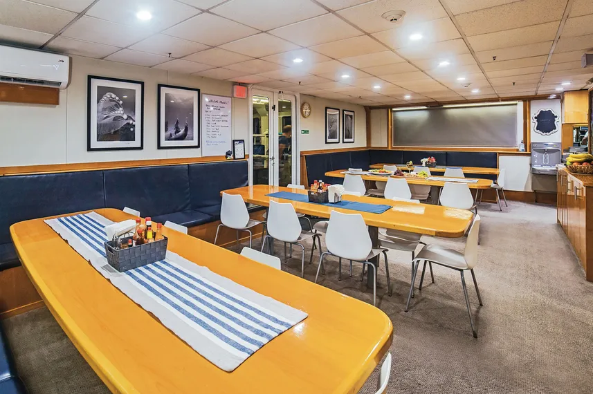 belle-amie-dining-room-001-2024