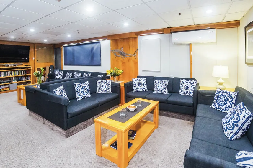 belle-amie-lounge-001-2024