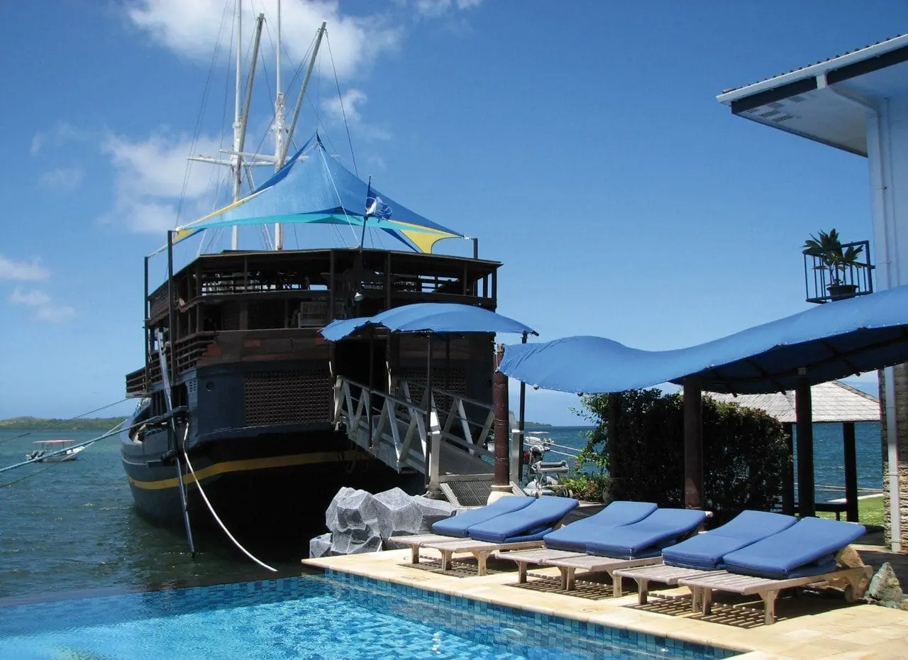 FM_Manta_Ray_Bay_Pool_Liegeplaetze