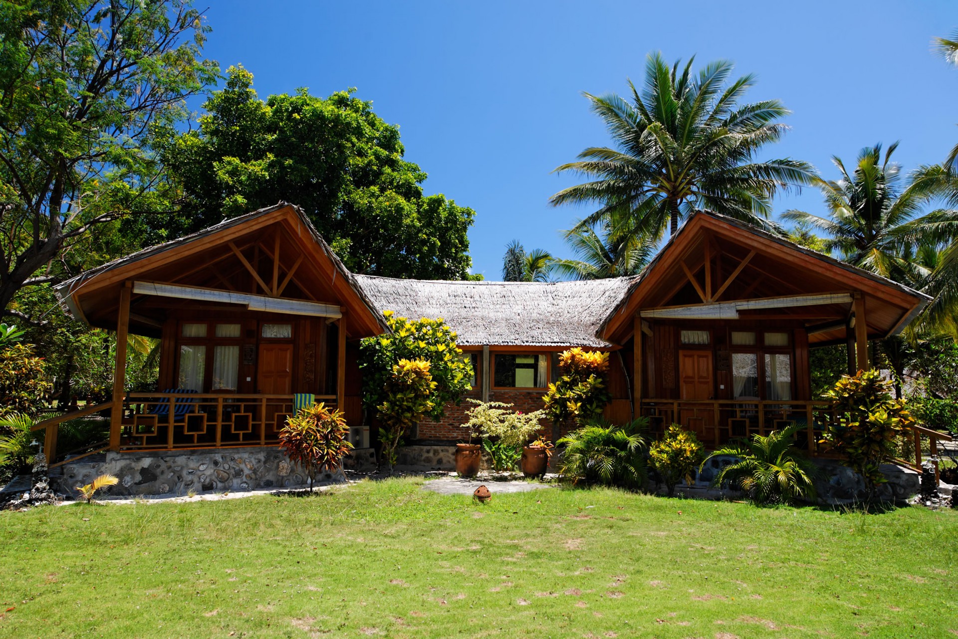 Indonesia-Tailor-made-holidays-Gangga-Island-Resort_Room-Exterior-1920x1280