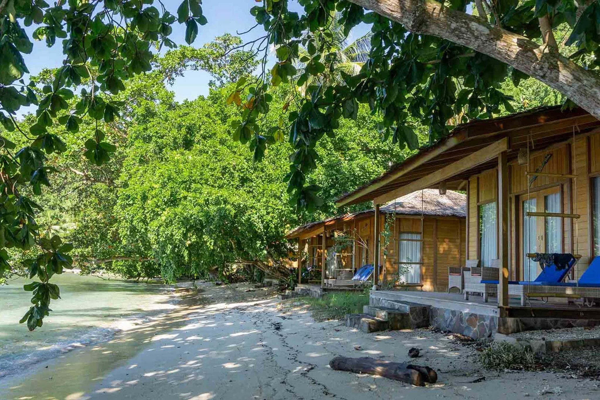 Indonesia-Wildlife-Tours_Accommodation_Sali-Bay-Resort_25-2048x1364