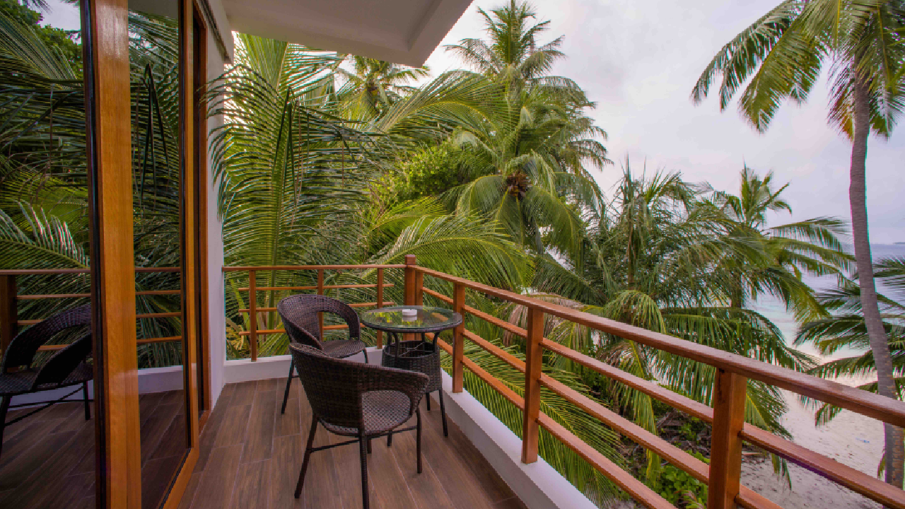 Kiha-Beach-Dharavandhoo-5