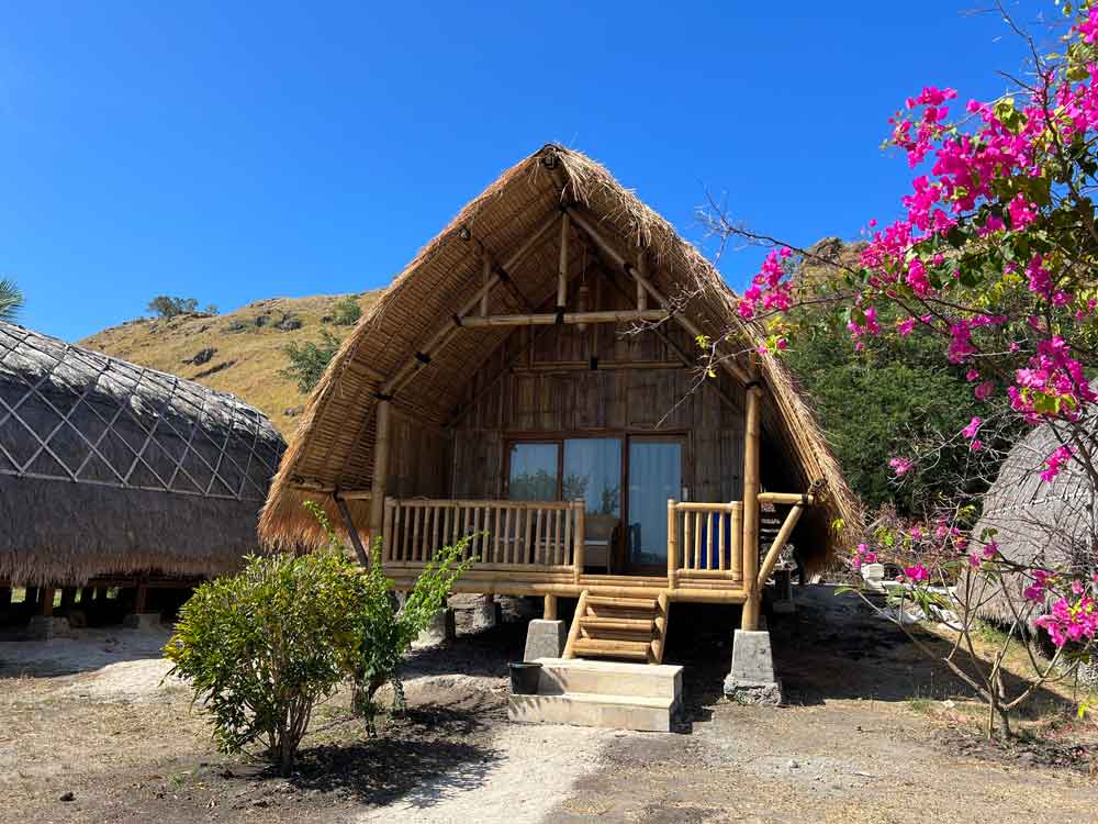 komodo-resort-bamboo-bungalow-3