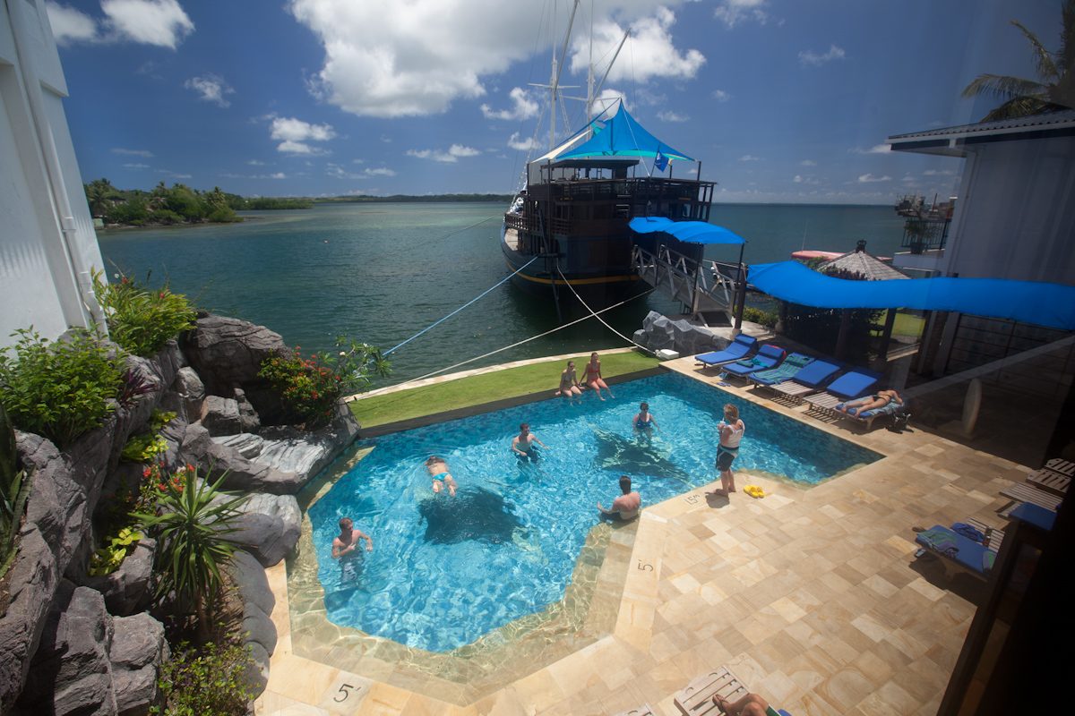 manta-ray-bay-resort-yapsdsdsdsd-1200x800