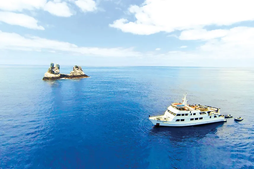 nautilus-explorer-anchored-roca-partida