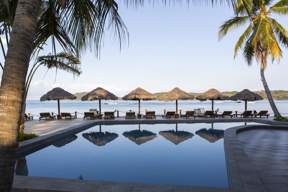 Piscine-exterieur-du-CN