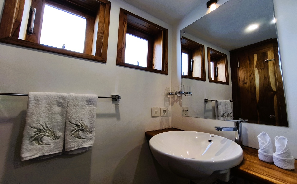 PUTRI_NAGA_BATHROOM_1s