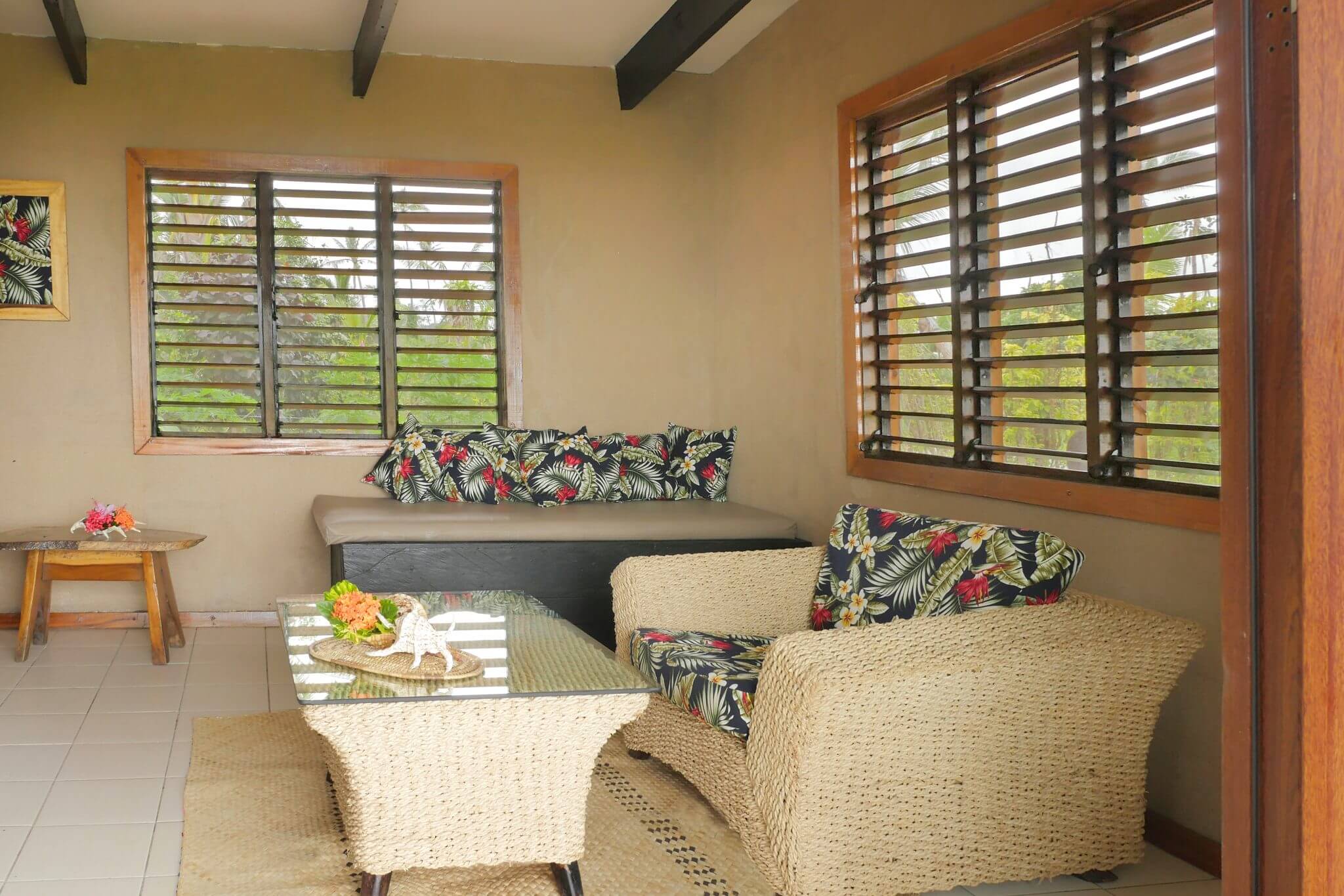 Room-Bure-lounge-room-1-1