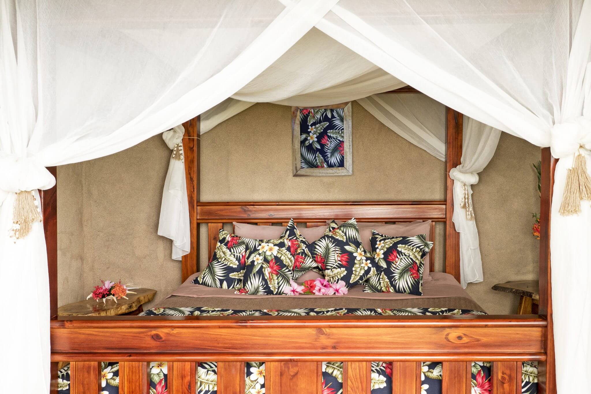 Room-Grand-King-Bed-2-1