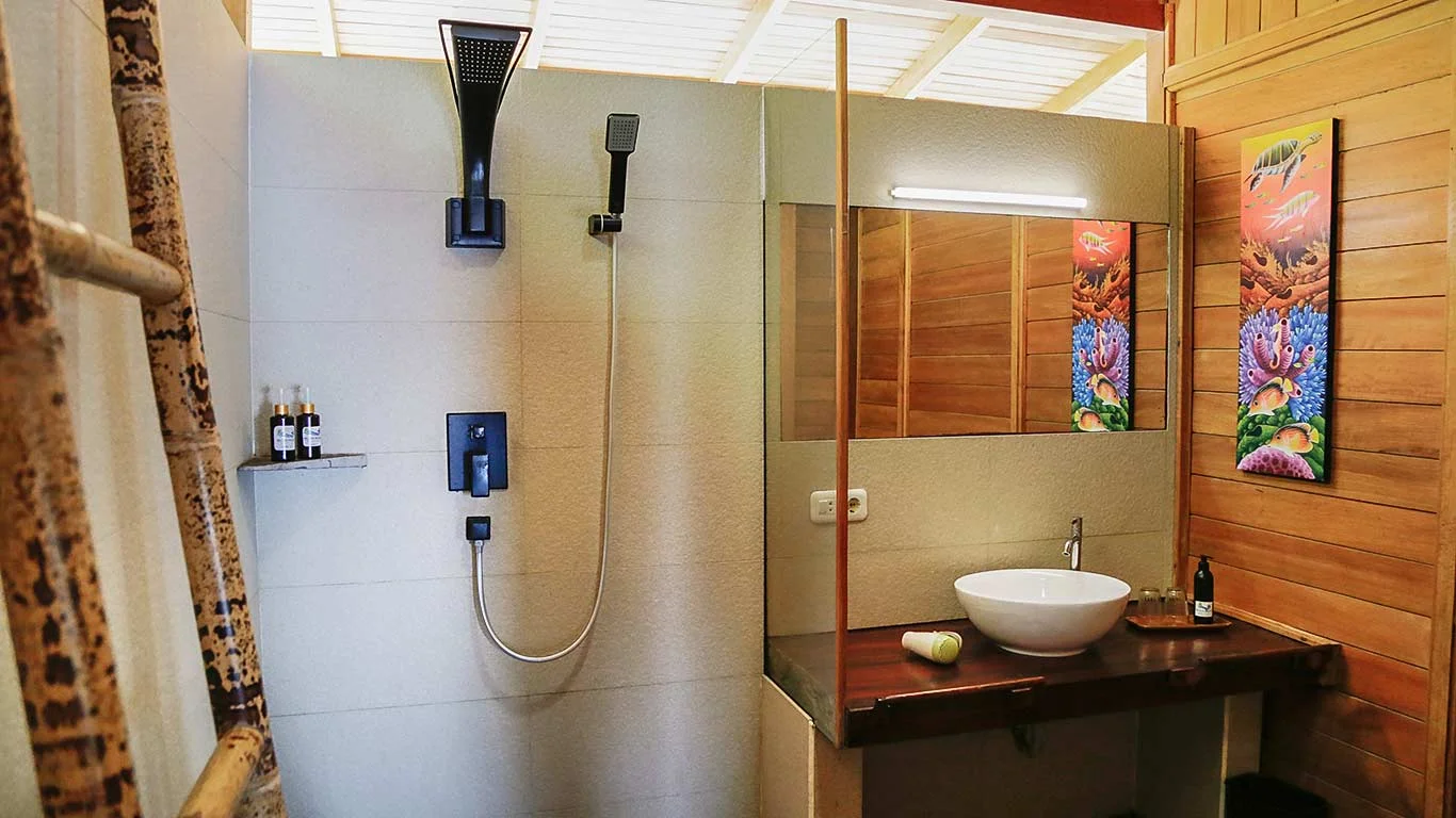 Z_salibay-villa-bathroom_jpg