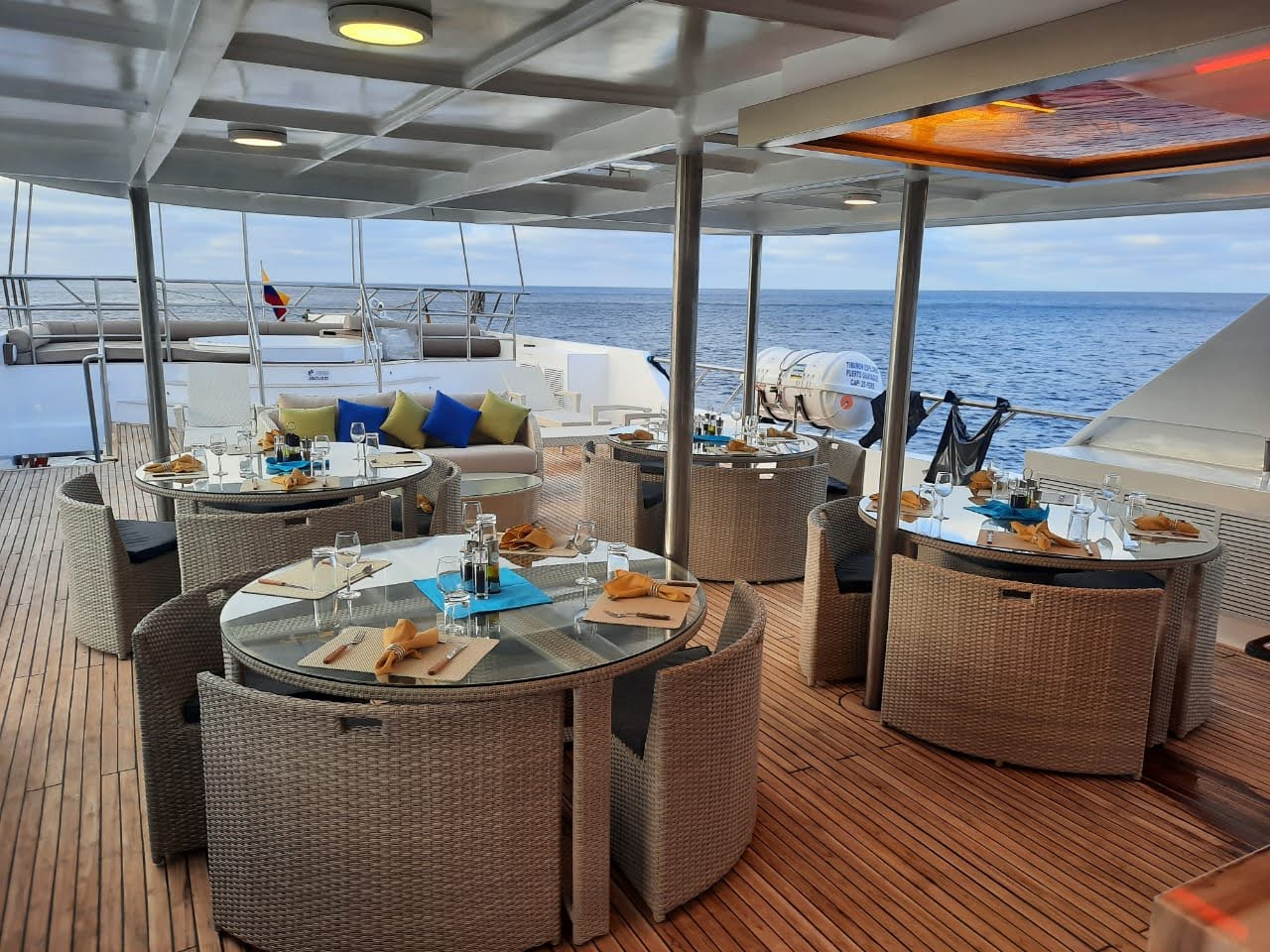 Tiburon-Explorer-Outoor-dining1