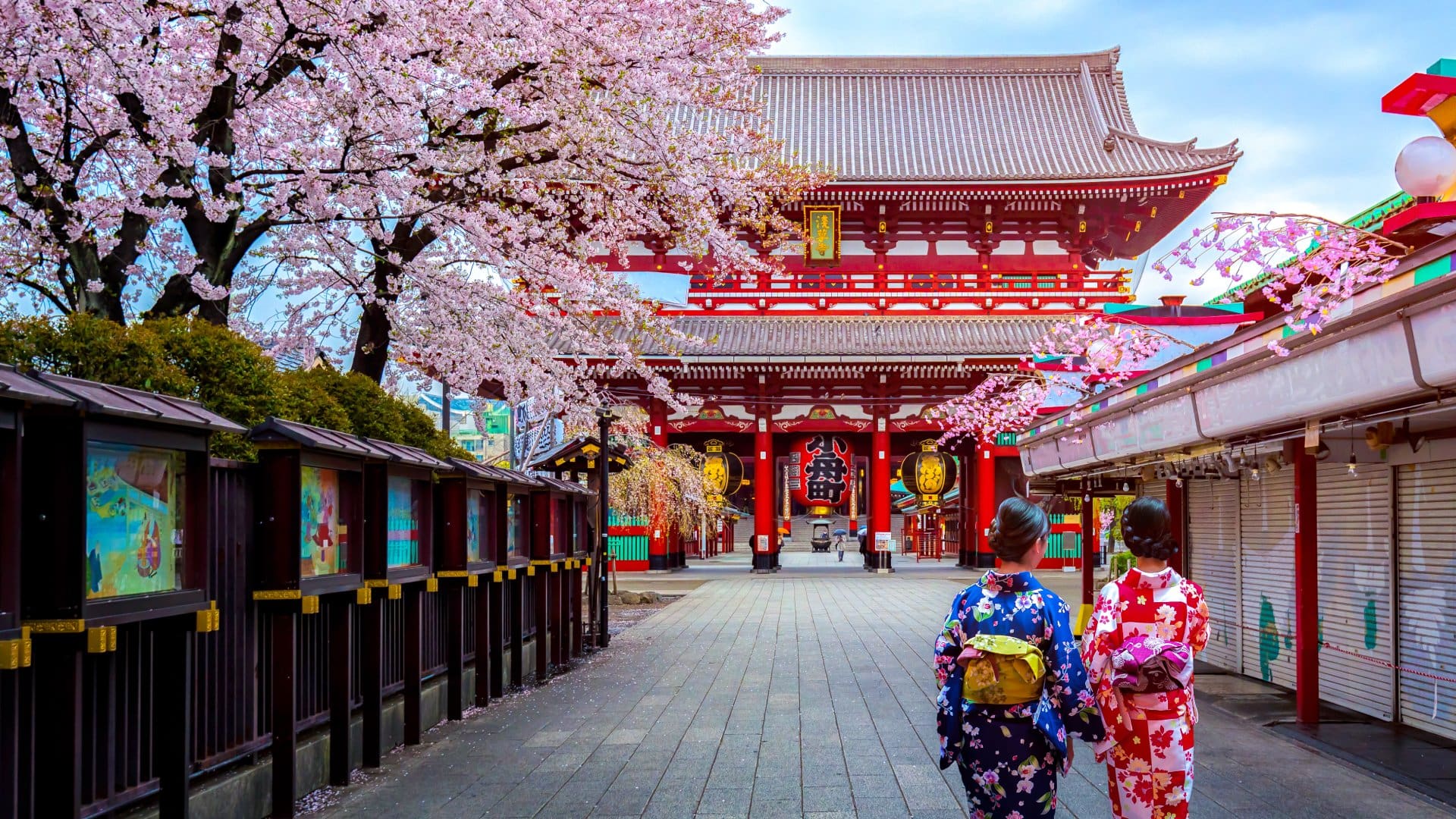 Two_geishas_at_Sensoji_Temple_in_Asakusa__Tokyo__Japan_shutterstock_667925704